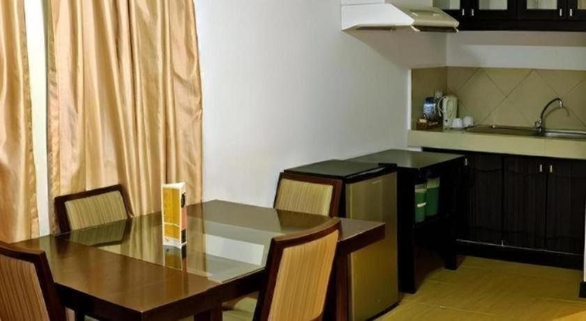 D' Leonor Hotel Davao City Esterno foto