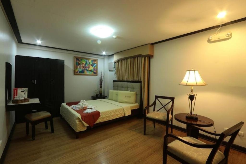 D' Leonor Hotel Davao City Esterno foto