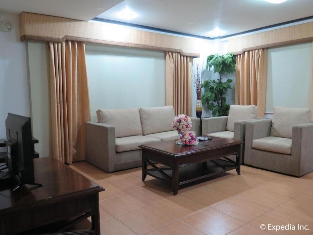 D' Leonor Hotel Davao City Esterno foto
